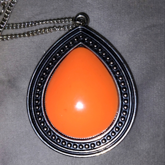 Stylish Necklace - Picture 1 of 3